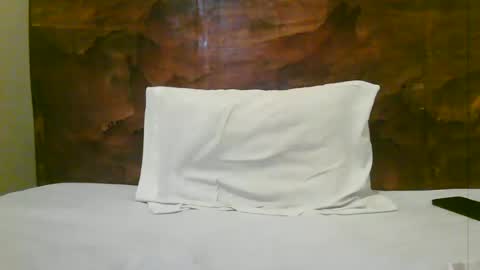Snapshot of naughty_babe000 chatting on 06/19/26, 04:06 alisha online show from 06/19/26, 04:06