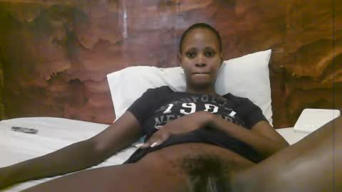 Snapshot of naughty_babe000 chatting on 07/23/26, 10:24 alisha online show from 07/23/26, 10:24