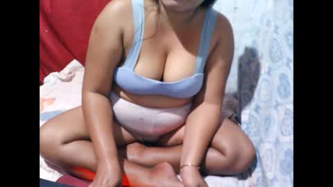 Snapshot of naughty_baby25 chatting on 02/16/26, 07:54 Hannah online show from 02/16/26, 07:54