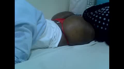 Snapshot of naughty_baddie5 chatting on 12/17/25, 05:19 candy online show from 12/17/25, 05:19