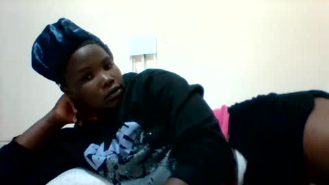 Snapshot of naughty_baddie5 chatting on 06/21/26, 01:46 candy online show from 06/21/26, 01:46