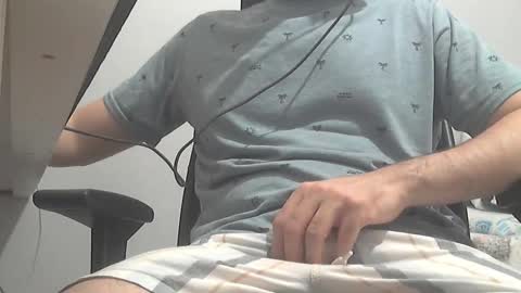 Snapshot of naughty_enzo chatting on 12/19/25, 11:45 Enzo online show from 12/19/25, 11:45