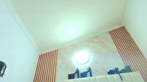 Kitten online show from 10/24/25, 11:28