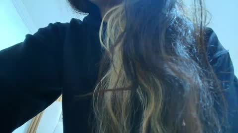 Kitten online show from 04/18/26, 10:52