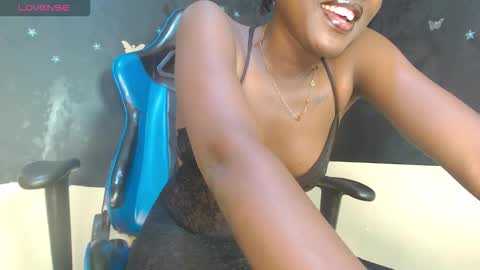 Snapshot of naughty_kitty021 chatting on 11/01/25, 03:58 naomi online show from 11/01/25, 03:58