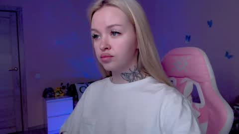 Snapshot of naughty_mablee chatting on 04/28/26, 02:27 Mable online show from 04/28/26, 02:27