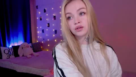 Snapshot of naughty_mablee chatting on 05/23/26, 01:22 Mable online show from 05/23/26, 01:22