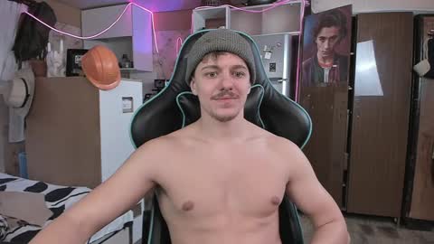 Snapshot of naughty_nik43 chatting on 12/04/24, 12:47 Nik online show from 12/04/24, 12:47