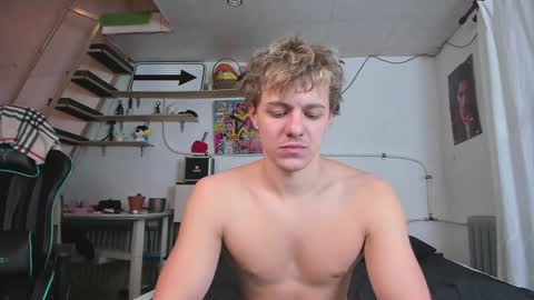 Snapshot of naughty_nik43 chatting on 01/12/25, 12:23 Nik online show from 01/12/25, 12:23