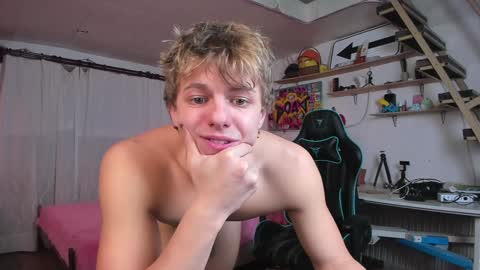 Snapshot of naughty_nik43 chatting on 01/28/25, 09:29 Nik online show from 01/28/25, 09:29