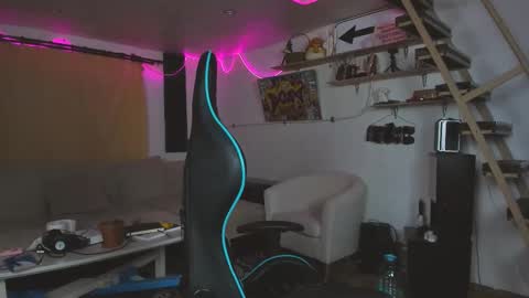 Snapshot of naughty_nik43 chatting on 02/26/25, 03:41 Nik online show from 02/26/25, 03:41