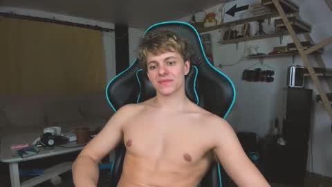 Snapshot of naughty_nik43 chatting on 02/26/25, 06:43 Nik online show from 02/26/25, 06:43