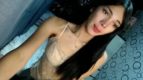 Snapshot of naughty_princess24 chatting on 10/05/25, 12:42 Ariela online show from 10/05/25, 12:42