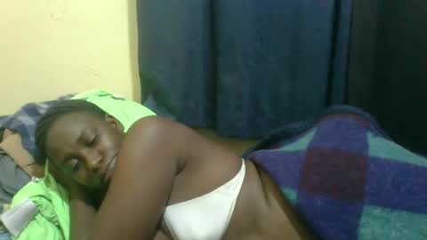 Snapshot of naughty_slender2 chatting on 05/29/26, 05:27 jn online show from 05/29/26, 05:27