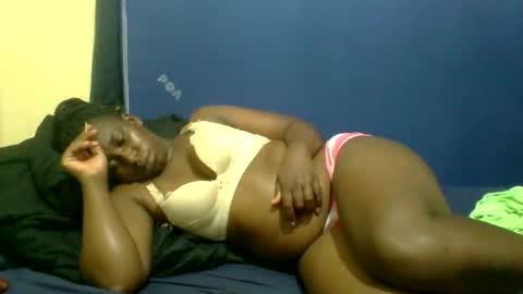 Snapshot of naughty_slender2 chatting on 06/08/26, 01:28 jn online show from 06/08/26, 01:28
