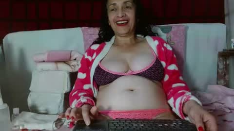 Snapshot of naughty_tita chatting on 06/18/26, 08:14 Tita Madurita online show from 06/18/26, 08:14