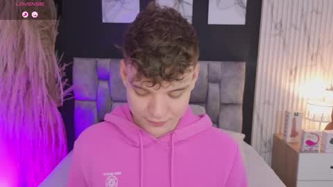 Snapshot of naughty_twink_ chatting on 10/12/25, 04:33 Noah online show from 10/12/25, 04:33