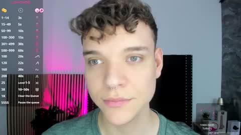 Snapshot of naughty_twink_ chatting on 10/22/25, 11:43 Noah online show from 10/22/25, 11:43