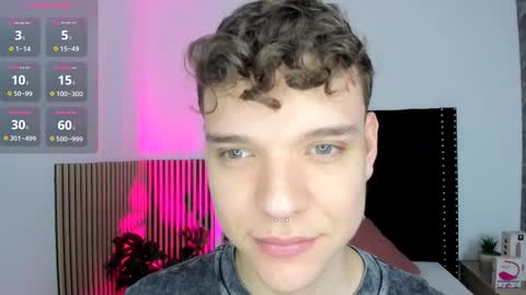 Snapshot of naughty_twink_ chatting on 10/27/25, 12:42 Noah online show from 10/27/25, 12:42