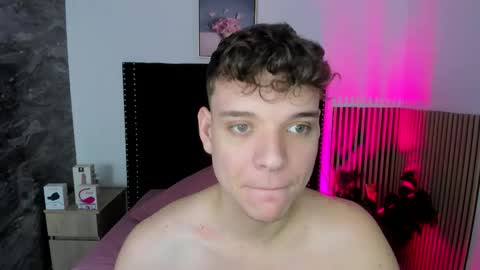 Snapshot of naughty_twink_ chatting on 11/05/25, 11:54 Noah online show from 11/05/25, 11:54