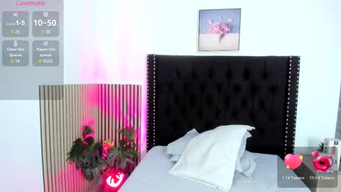 Snapshot of naughty_twink_ chatting on 11/07/25, 12:05 Noah online show from 11/07/25, 12:05