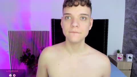 Snapshot of naughty_twink_ chatting on 11/27/25, 12:18 Noah online show from 11/27/25, 12:18