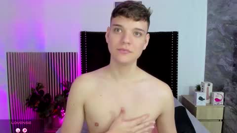 Snapshot of naughty_twink_ chatting on 12/04/25, 11:30 Noah online show from 12/04/25, 11:30