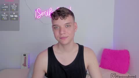 Snapshot of naughty_twink_ chatting on 02/15/26, 01:35 Noah online show from 02/15/26, 01:35