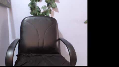 Snapshot of naughty_xxbunny chatting on 03/05/25, 08:54 beauty online show from 03/05/25, 08:54