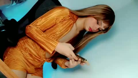 Snapshot of naughtybella_ chatting on 01/16/25, 04:49 bella online show from 01/16/25, 04:49