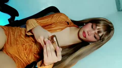 Snapshot of naughtybella_ chatting on 01/22/25, 09:24 bella online show from 01/22/25, 09:24