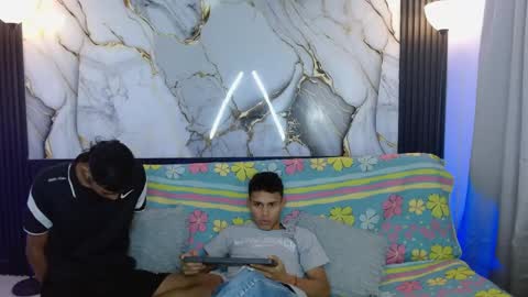 Jader  y  Esteban online show from 04/23/26, 12:29