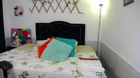 Valeria  online show from 04/13/26, 05:40