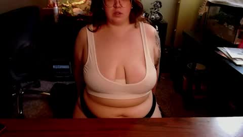 Snapshot of naughtygoddessk chatting on 05/14/26, 05:53 Naughty Goddess online show from 05/14/26, 05:53