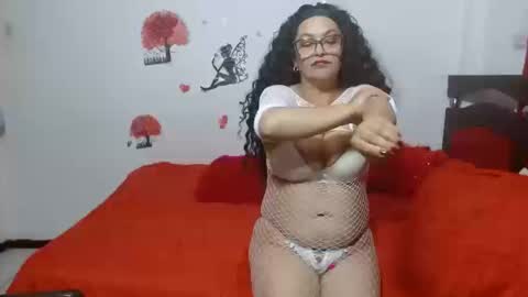 Snapshot of naughtygoddesss chatting on 10/16/25, 10:44 naughtygoddesss online show from 10/16/25, 10:44