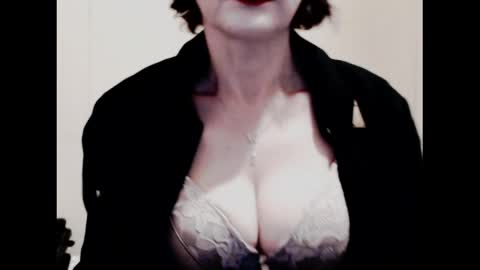 Snapshot of naughtyjenniferxx chatting on 05/22/26, 01:57 Jenny online show from 05/22/26, 01:57