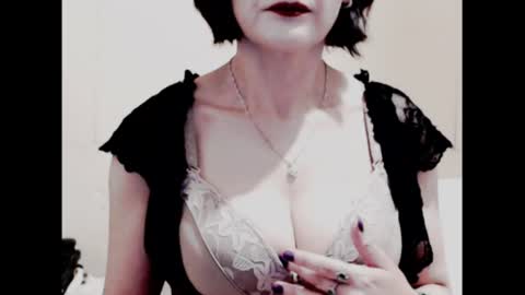 Snapshot of naughtyjenniferxx chatting on 06/10/26, 11:53 Jenny online show from 06/10/26, 11:53