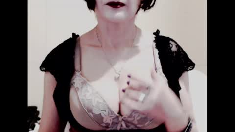 Snapshot of naughtyjenniferxx chatting on 06/19/26, 08:56 Jenny online show from 06/19/26, 08:56