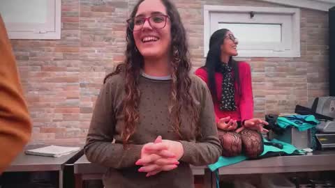 ANDREA STEPH  MIKE online show from 11/25/25, 10:15