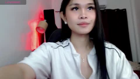 Snapshot of naughtymira888 chatting on 09/20/25, 11:33 your girlfriend mira online show from 09/20/25, 11:33