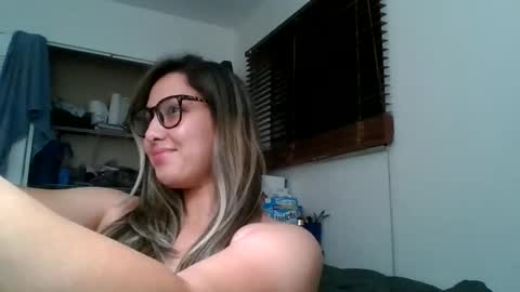 naughtynadia52 online show from 03/19/26, 04:49