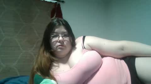 Snapshot of naughtynatalie1988x chatting on 05/17/26, 11:45 Natalie online show from 05/17/26, 11:45