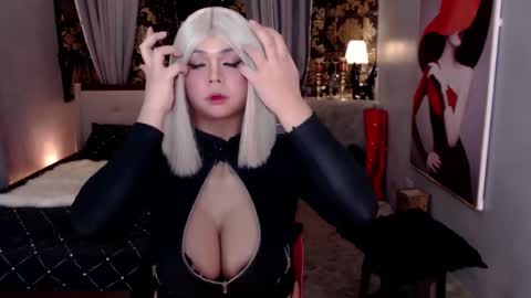 Snapshot of naughtytrans_huntress chatting on 01/23/25, 12:19 ITS ME YOGIRL PATRICIA online show from 01/23/25, 12:19