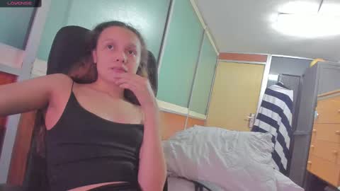 Snapshot of naugthtycurls chatting on 02/06/25, 12:43 Arantxa online show from 02/06/25, 12:43