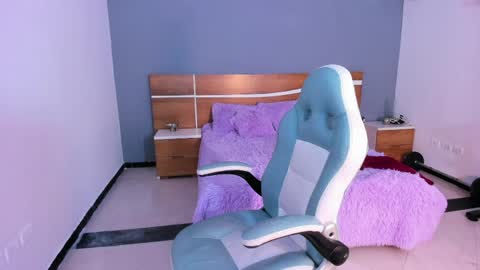 naugthy_brunette_ online show from 04/23/26, 06:32