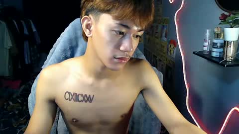 Snapshot of naugthyboyloy chatting on 07/09/26, 12:15 Loy online show from 07/09/26, 12:15