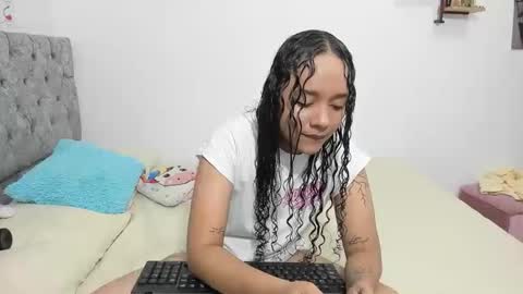 nay_and_aleja online show from 12/15/25, 02:05