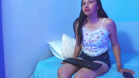 naya_10 online show from 09/27/25, 10:48