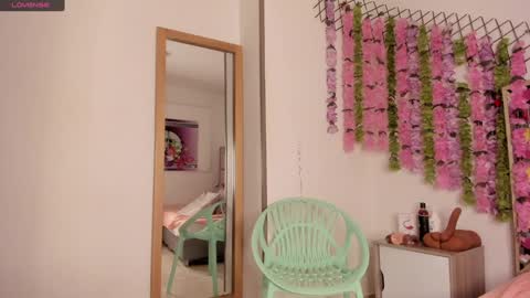 Snapshot of naya_mills chatting on 01/28/25, 11:28 naya_mills online show from 01/28/25, 11:28