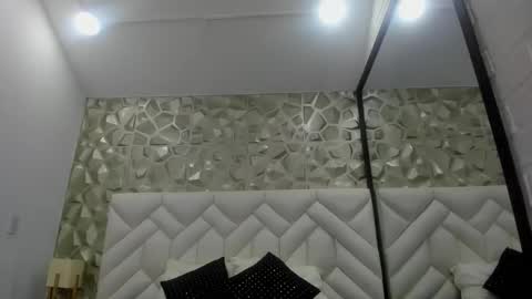 nayara_macherano online show from 10/31/25, 11:22